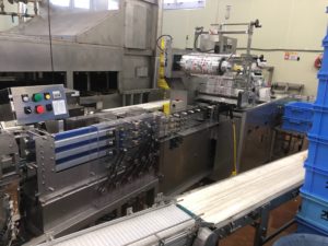 段積み+帯掛包装機接続例